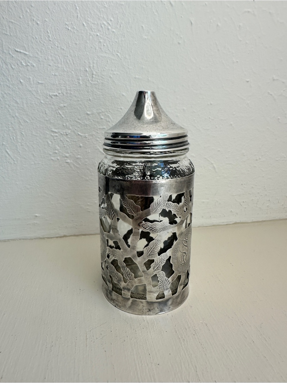 Sterling Silver Mexico Nestle Sugar Shaker with Cutout Leaf Design